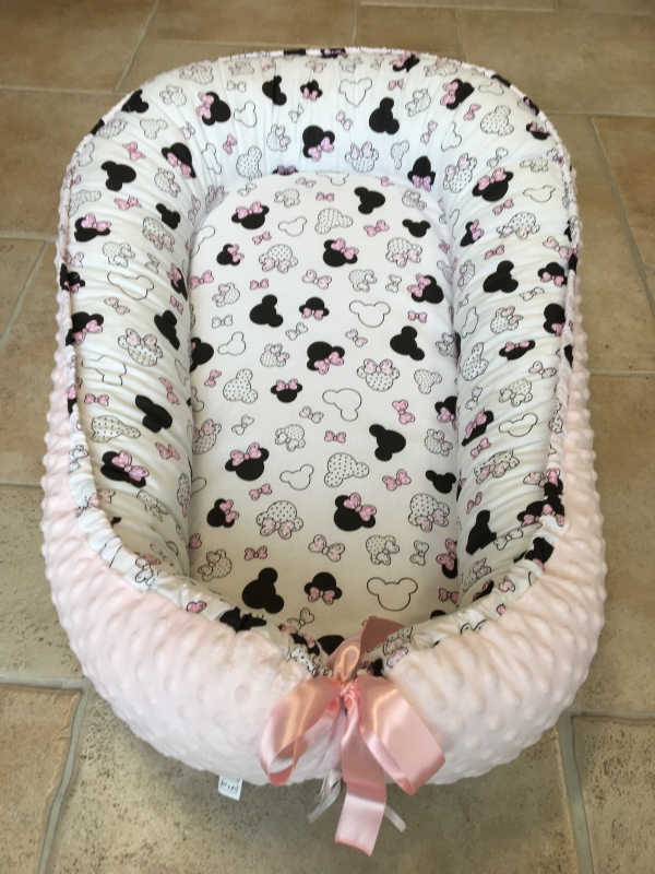 Rózsaszín minky masnis babafészek